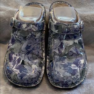 Blue & Grey patterned mules